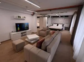 Alexandar Square Suites