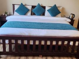 O M G Home Stay, pet-friendly hotel in Rāmnagar