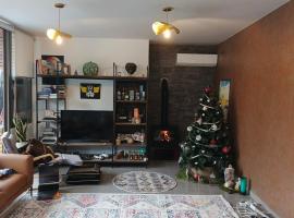 Cozy Quiet escape from the City, Hotel in Fatqā