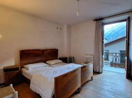 BLACK Dolomyte Apartment, hotel v destinaci Schilpario