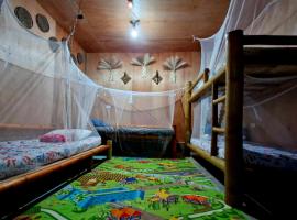 J Travel Trail Inn in Hubangon, Mahinog, Camiguin, hostel v destinaci Mahinog