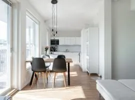 Luxurious 1BR Penthouse with Private Balcony
