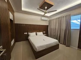Lora Airport Suits & Apartments