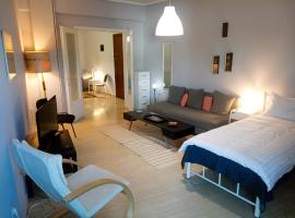 Square、コモティニのホテル