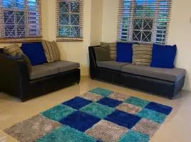 2 BR House with Pool and Parking