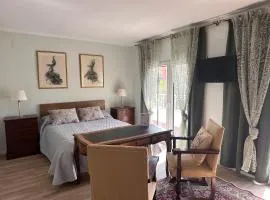 Villa IRI Habitación N1 con baño propio y balcón