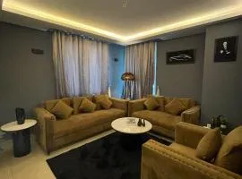 2BR Luxury Apt Gold Crest Self-Checkin