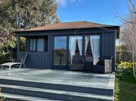 Stylish Cabin in East Sussex near Newhaven ferry, cabin in Newhaven