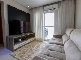 Amplo apto no Forte, Wifi, AR, na quadra da praia