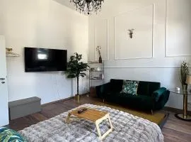 Premium-Apartment im Duisburger Süden, nähe Düsseldorf Flughafen & Messe, Komplett ausgestattetes Apartment mit modernen Altbau-Flair