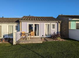 Saltbox B4 holiday cottage, hotel v destinaci Freshwater
