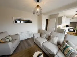 Sea Breeze 2 Bedroom Luxury Apartment - Beach Views