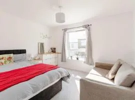 London Home With A Beautiful View - Private Room