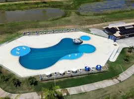 Apto com lazer completo, Wi-Fi e bem equipado