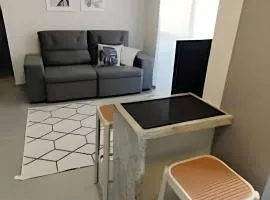 2 quartos com ar e garagem