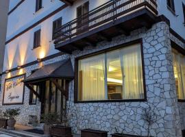 Albergo Seggiovia، فندق في سكانو