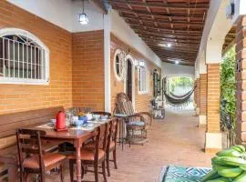 Casa rustica com Wi-Fi, garagem e aceita pet