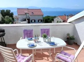 Apartman s pogledom na more i velikom terasom