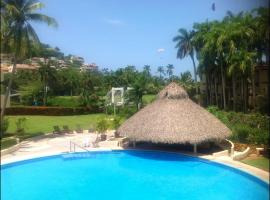 NEW loft on the beach with direct access, hotel en Ixtapa