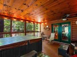Cozy 3 bedroom- hot tub on a screened in porch!, Hotel in Gatlinburg