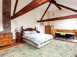 Unique Apartment with Parking - Malone, hotel v destinaci Belfast