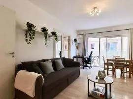 NEW Central Escape with Pool Access for Family of 4