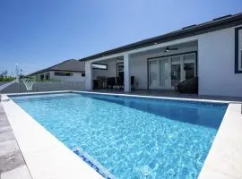 Luxury 4BR Entertainment house with Heated Pool