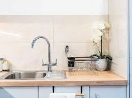 Grand Central , 2 double bedroom apartment with free parking , Birmingham