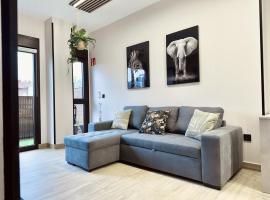 Flower Deluxe Apartamento con Jardín 6082B, hotel i Noja