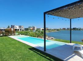 Casa Familiar Vista al Lago - Barrio Privado Escobar - 3 habitaciones - Pileta Climatizada y Jacuzzi - Parrilla - 364HOUSE, hotel in Zelaya