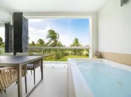 Luxury 2 BR Condo with tub & Infinity Pool - Beach Side At Mareazul - Sirenita G