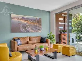 Luxe, mountain view, upscale located apt at Escalón