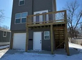 Newly built 3 level home 2 minute drive to UCM