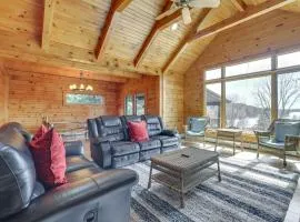1 Mi to Lake Henry Peaceful Poconos Cabin!
