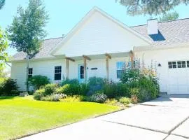 Charming Cottage on half acre in heart of Midway