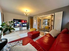 Timeless English Elegance 4BR Luxury Home in Petts Wood, hotel v destinaci Orpington