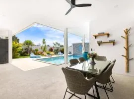 Villa Laura by See Residence -Near Cystal bay- Inclued Airport pick up