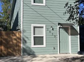 Casa Nueva con 3 Habitaciones, guest house in San Antonio