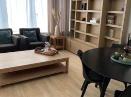 Une belle étage à Stockel with charming patio โรงแรมในบรัสเซลส์