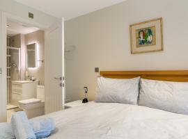 Cosy 3 Bedroom Home Next to Bicester Village!, hotel in Bicester