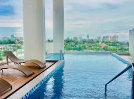 City Stay Studio near Cebu Uptown Pool Netflix Fast Wifi