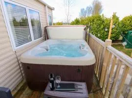 A & C Lodge plot 41 - HOT TUB - 1 double bedroom- 1 twin room 2 bathrooms 4 pm check in NO COMMERCIAL VANS - PLOT 41 Check in 4 pm 41 pet friendly