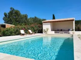 Loft avec piscine privée en campagne proche Saint Remy de Provence