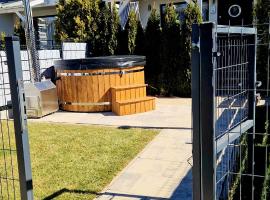 FLAUTA Całoroczne domki z prywatną balią, sauną i jacuzzi, Villa in Sianożęty