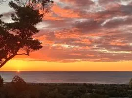 Glass Horizon - Rutherglen Holiday Home