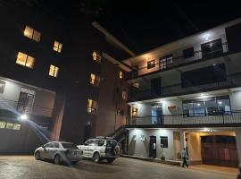 Jinna Suites Hotel, hotel v destinaci Mukono