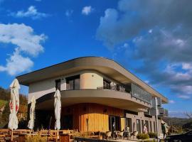 5KA Family Apartments Waterbeds, Café, Playground & Nature near Ljubljana, 4 min from A2, Golfhotel in Velika Loka