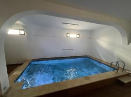 Appartement CapoNegro Piscine et terrasse au calme La mer est à 5 min en voiture, hotel di Cabo Negro