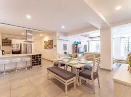 Bright and nice 3 Beds close to 5th