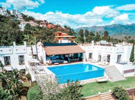 Luxury Boutique B&B Villa Prana - Adults Friendly, Pool, Serenity near Marbella、オヘンのホテル